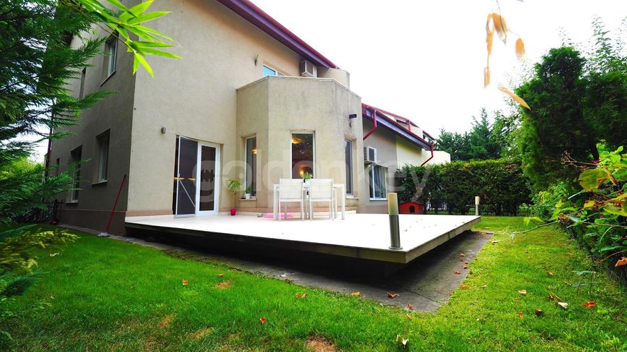 Vila moderna in complex cu paza si spatii comune generoase - 1