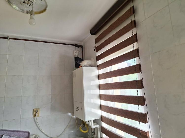 Apartament 3 camere , Et 1, Centala pe gaze, Balcon 48mp - 3