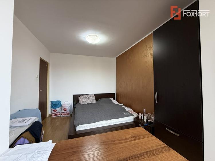 Apartament cu 3 camere semidecomandat, mobilat în Cetății