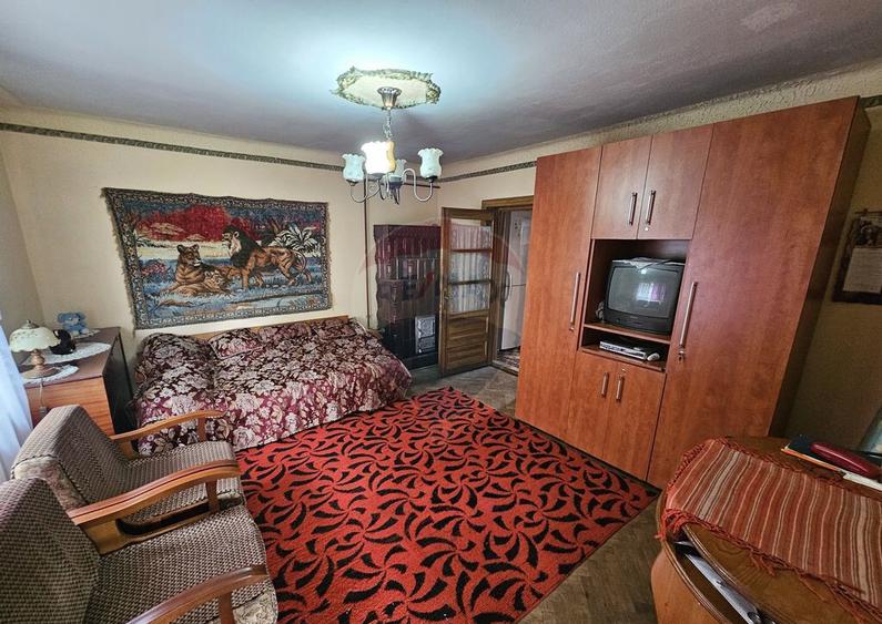 1/2 - Casa de vanzare + teren 472 mp - 6