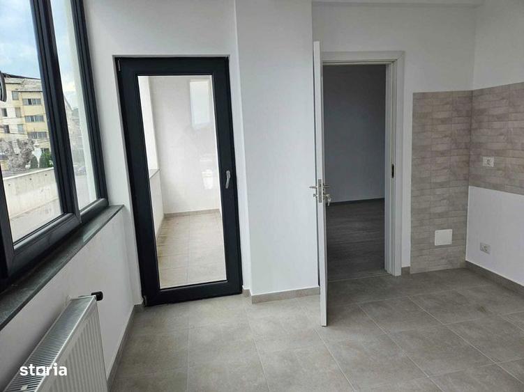 De inchiriat ! Zona cu trafic intens - 6