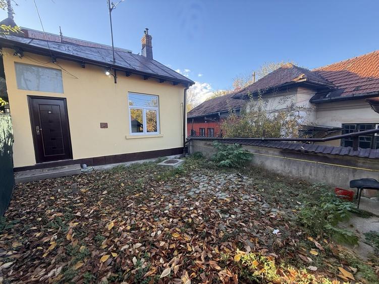 2 corpuri de Casă renovate + teren 125 mp Campina - 29