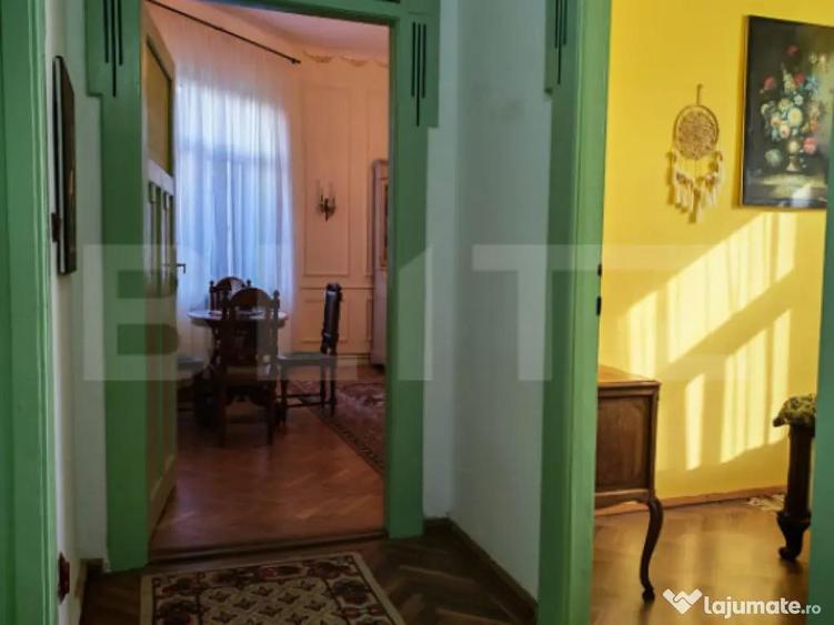 Cladire istorica, apartament 2 dormitoare, decomandat, zona - 4