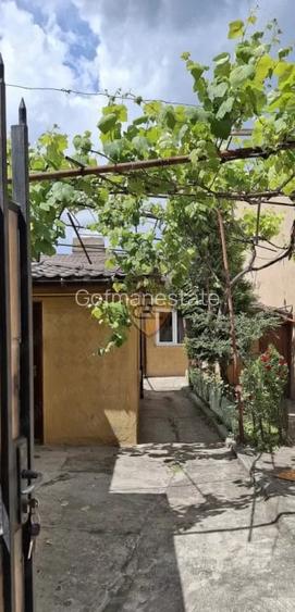 Casa 6 camere, baie, bucatarie si dependinte, zona Tomis II, 3 intrari separate