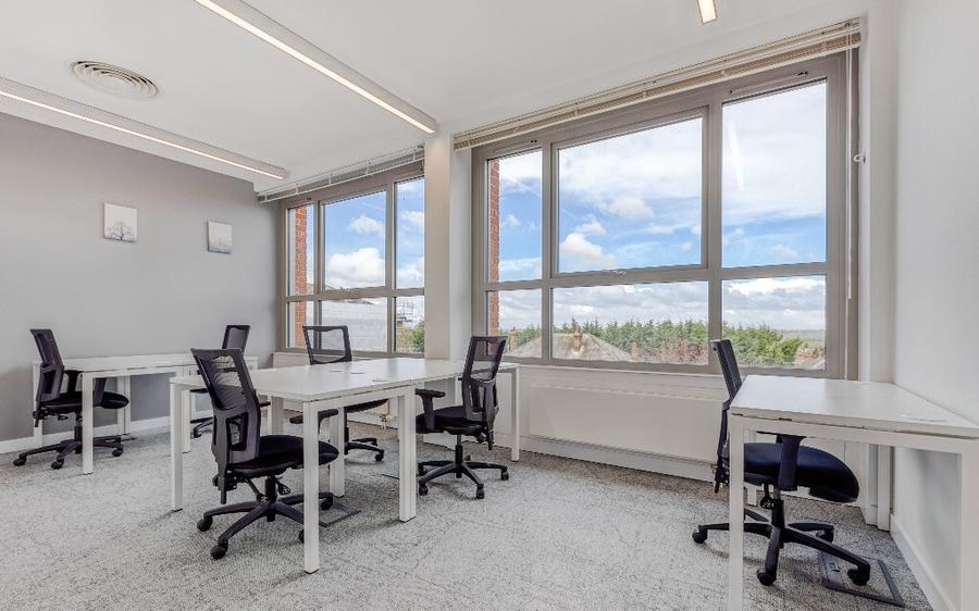 Spa?iu de birou tip open-plan pentru 10 persoane in Regus Hermes - 4