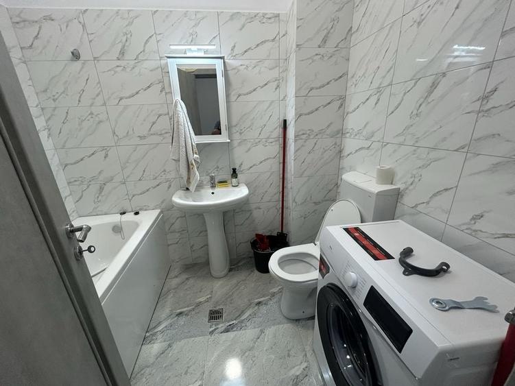 Apartament cu 2 camere decomandat în Roșu