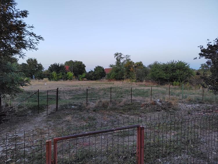 Casă individuală cu 3 camere cu Teren 2880 Mp în Crai Nou
