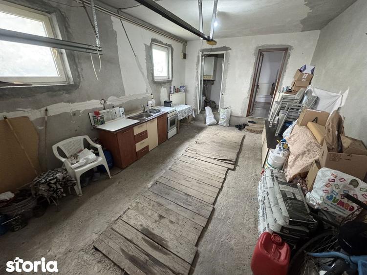 Casă cu 4 camere cu Canalizare în Sud