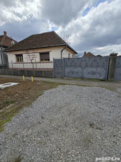 Vand casa cu 4 camere - 1