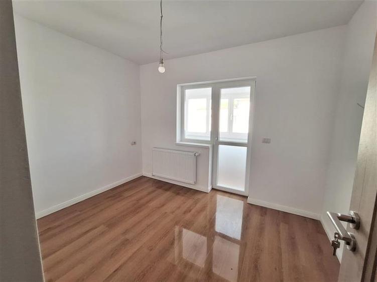Apartament cu 3 camere decomandat în Mioriței
