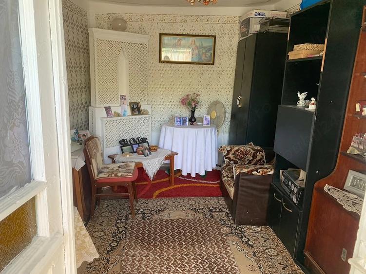 Casă cu 6 camere cu Teren 1900 Mp în Nana