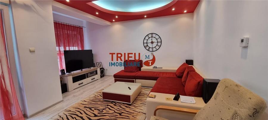 Apartament 4  camere decomandat de vanzare Centru etaj 1 - 2