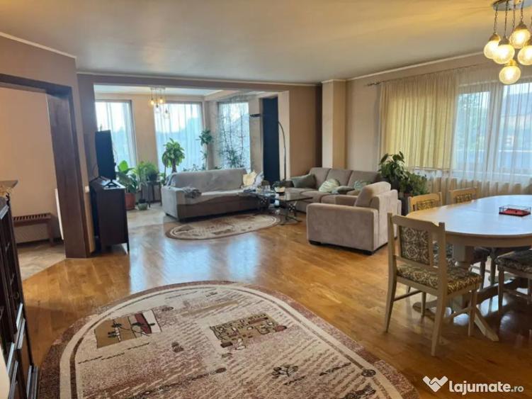 Casa superba spatioasa intr-o zona linistiota aproape de o - 15