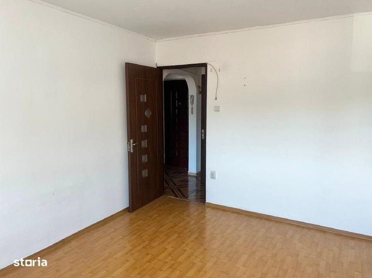 Bucuresti - Liniei, Garsoniera 27 mp - etaj 2 - 4