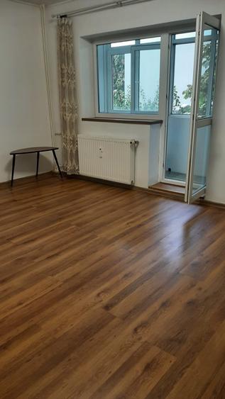 Apartament cu 3 camere decomandat în Dristor