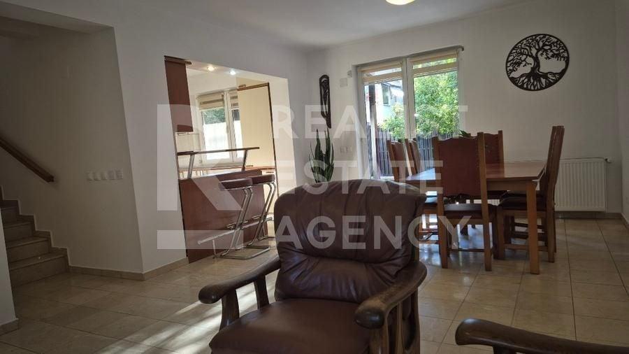 Duplex cu 5 camere cu Canalizare în Central