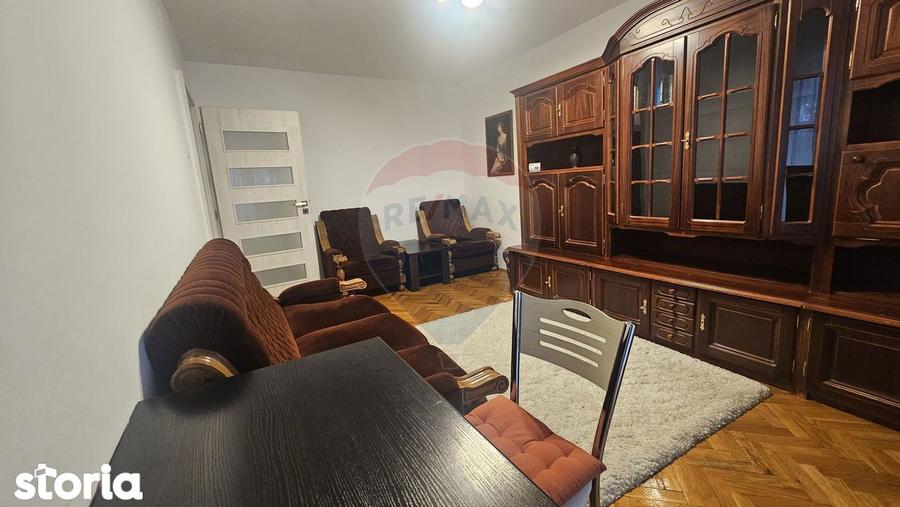 Apartament cu 3 camere decomandat, mobilat în Valea Cetății