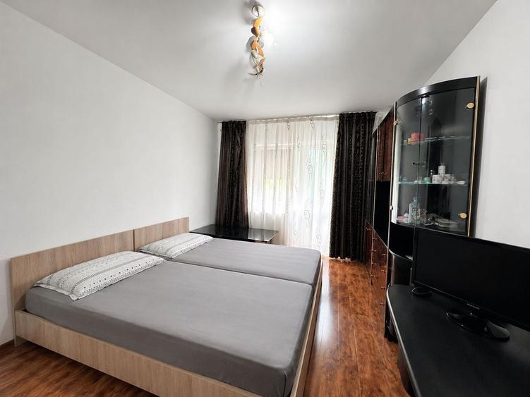 Apartament cu 3 camere decomandat, mobilat în Tractorul