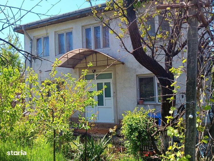 Casă cu 4 camere în Trușești