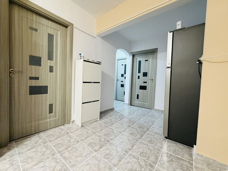 Apartament cu 3 camere decomandat, mobilat în Lipovei