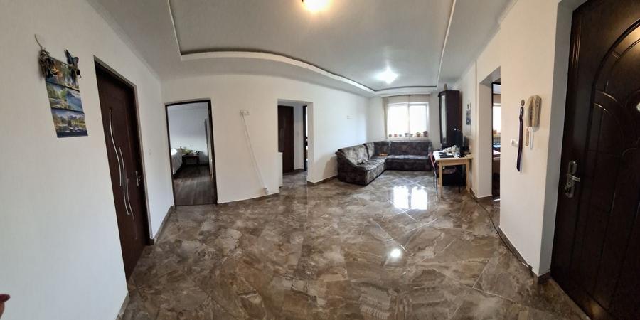 Apartament cu 4 camere decomandat în Central