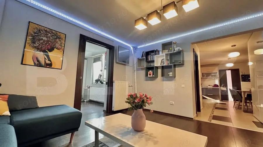 Apartament cu 4 camere semidecomandat, mobilat în Decebal