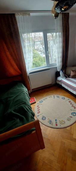 Apartament cu 4 camere semidecomandat, mobilat în Favorit