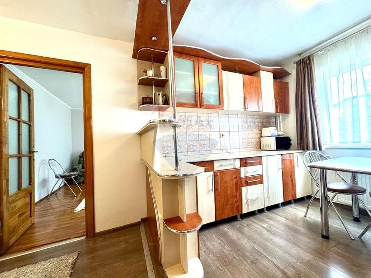 Apartament cu 3 camere decomandat, mobilat în Central