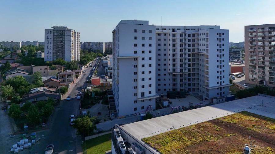 Garsonieră decomandată în Titan