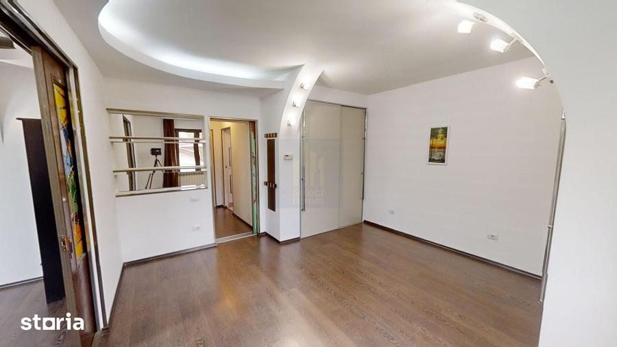 Apartament cu 5 camere decomandat în Grivița