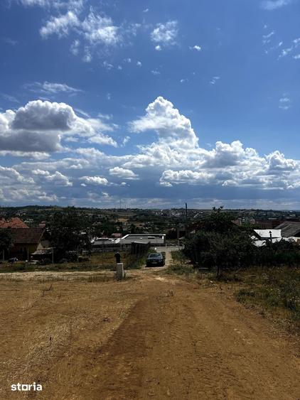 Teren de 1000 mp, în Oncea