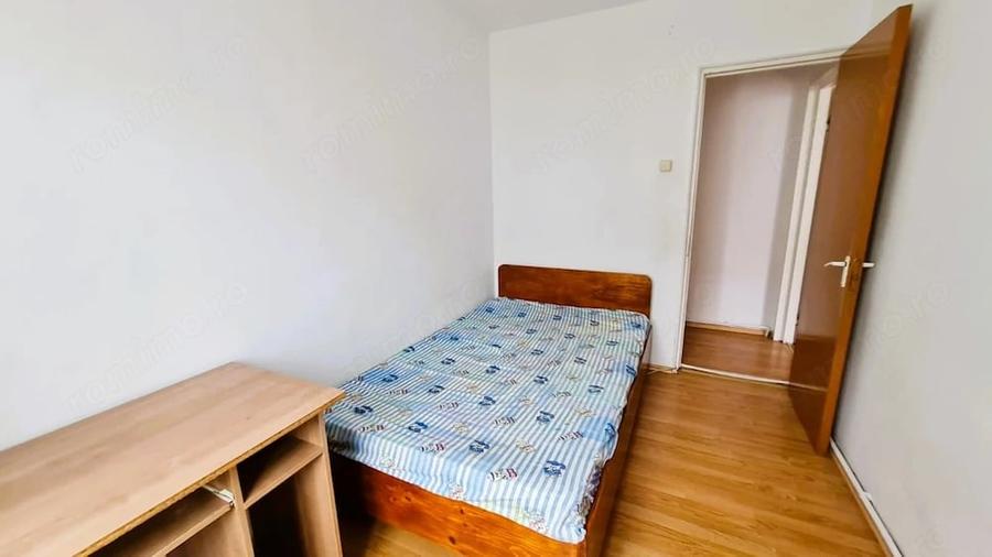 Apartament cu 3 camere semidecomandat în Central