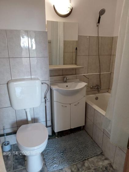 Apartament cu 2 camere decomandat în Titan