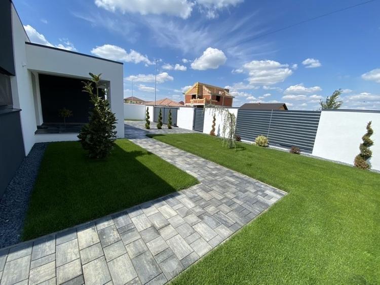 Casă individuală cu 5 camere cu Canalizare în Dumbrăvița