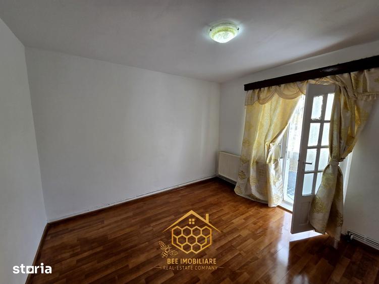 Apartament cu 3 camere decomandat în 1 Mai