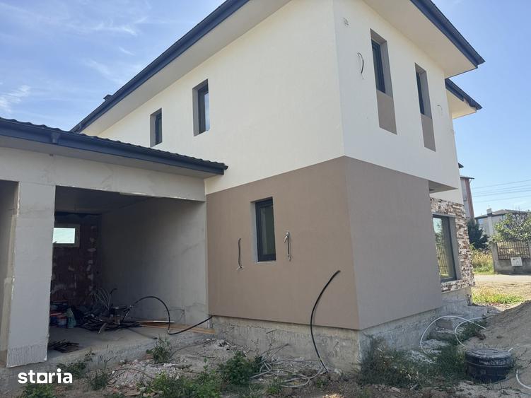 Casă cu 5 camere cu Teren 360 Mp în Domnești