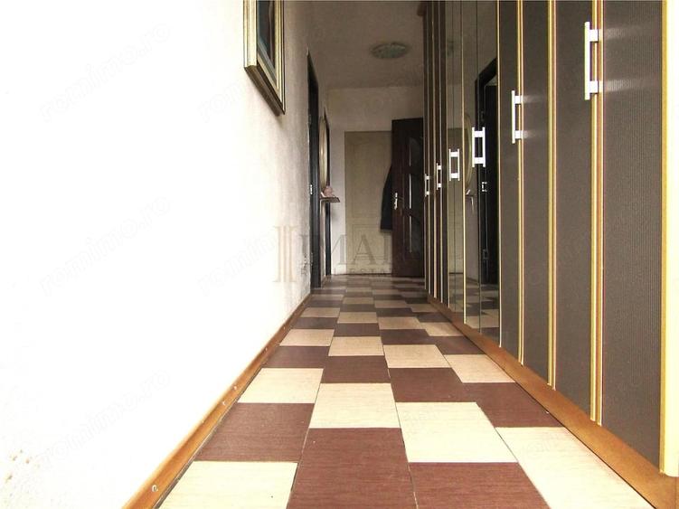 Cu mare potential! Vanzare Casa P+Pod si acoperis TIP TERASA in Ulmi. - 1