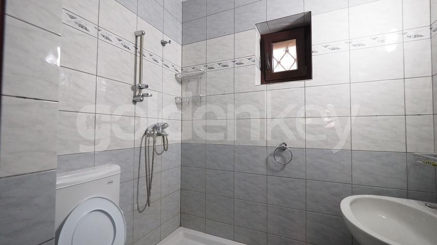 Casă individuală cu 10 camere cu Canalizare în Floreasca