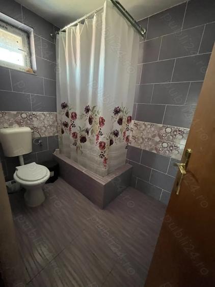 COMISION 0 Casa P+1 2 intrari 7 camere 4 bai teren total 861 mp Poroinica - 4