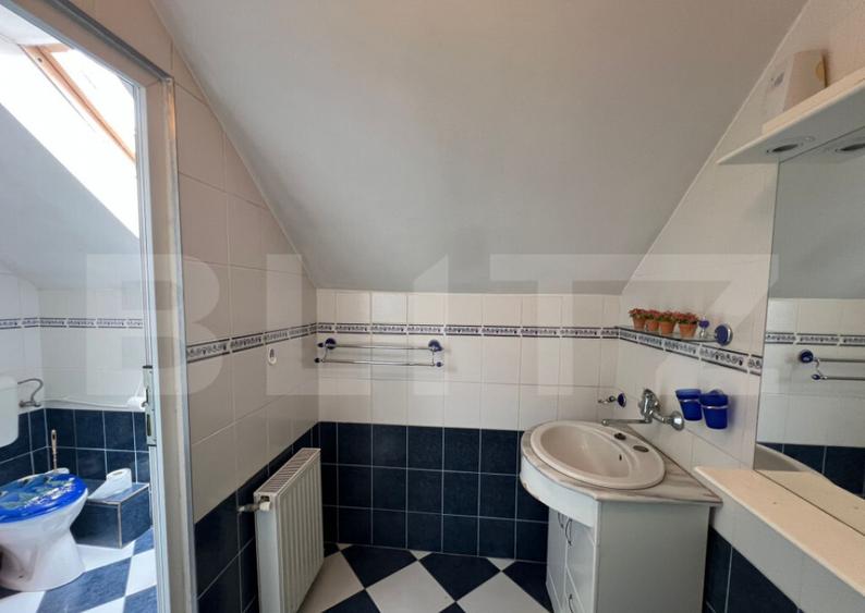 Casa de vanzare, cu 2 camere, zona cu vad comercial. - 14