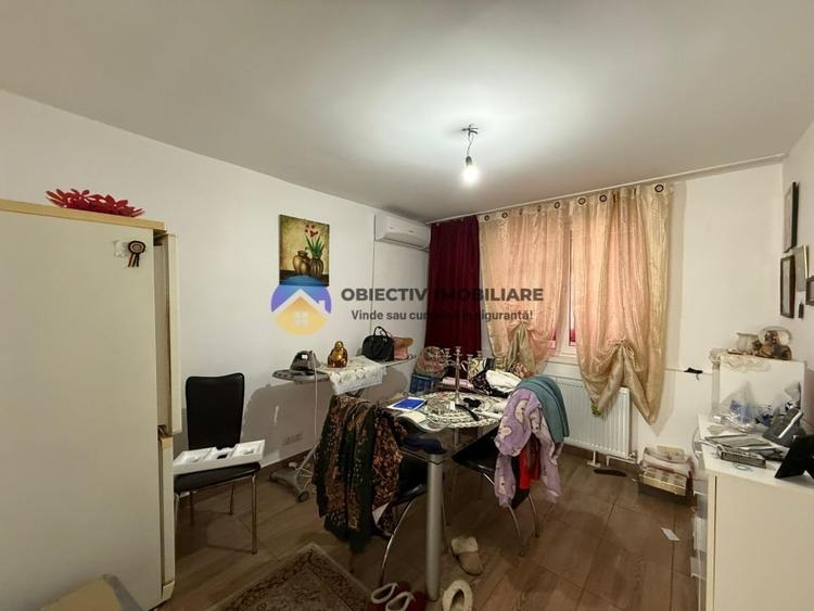 Apartament cu 4 camere semidecomandat în Precista