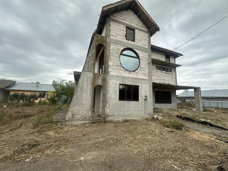 Casa la rosu cu teren 1248 mp | Misleanu, Ialomita | Comision  Cumparator 0 | - 4