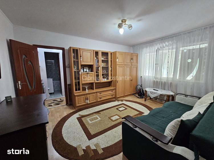 Apartament cu 2 camere, Mircea cel Batran, langa Liceul Economic,liber