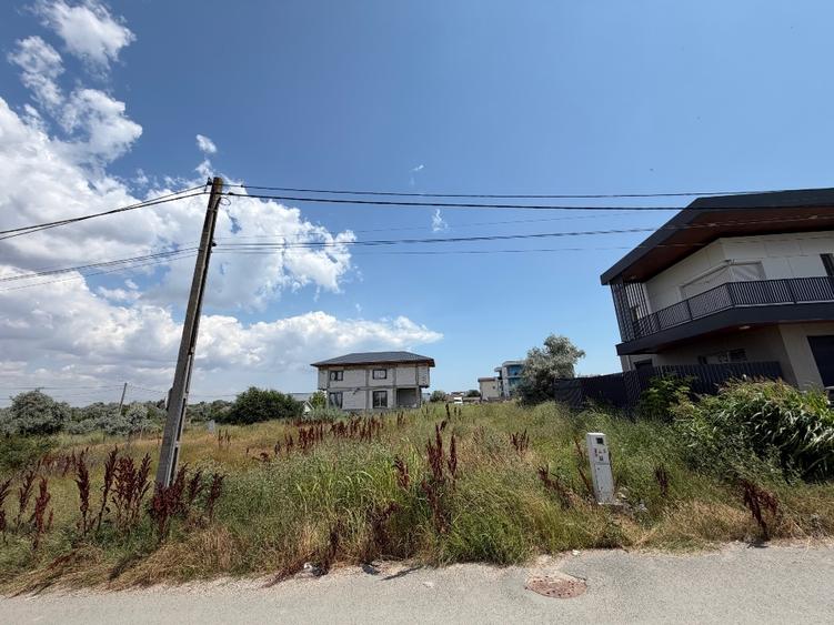 Teren Construcții intravilan de 301 mp, în Nord