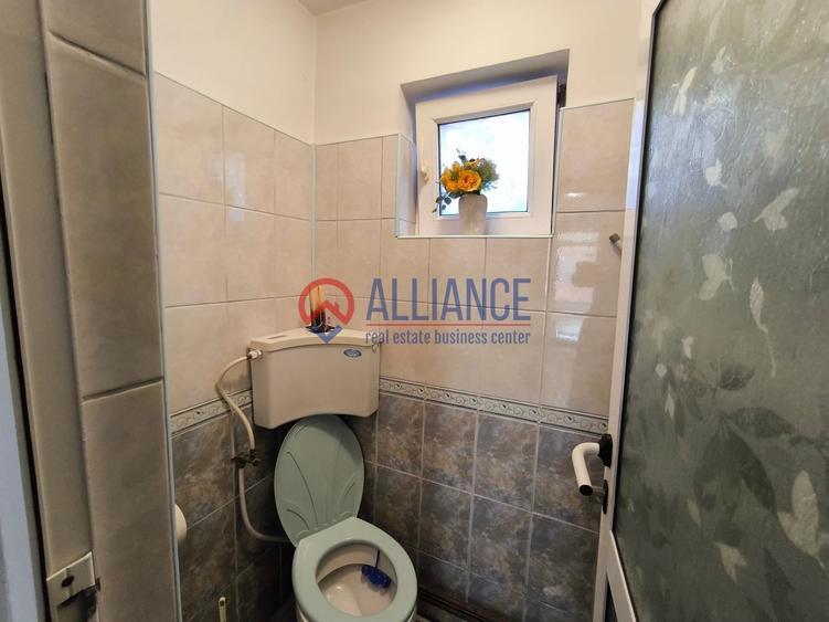 Casă cu 4 camere semidecomandat cu Canalizare în Viile Noi