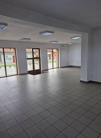 De închiriat spațiu comercial – Caransebeș, str. Nicolae Bălcescu - 2