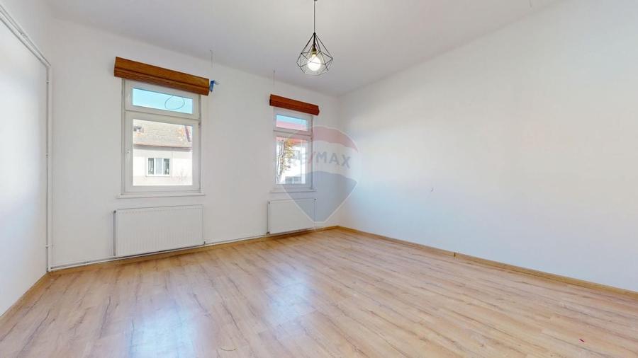 Birouri de închiriat în Brașov, strada Aurel Vlaicu, trafic intens - 1