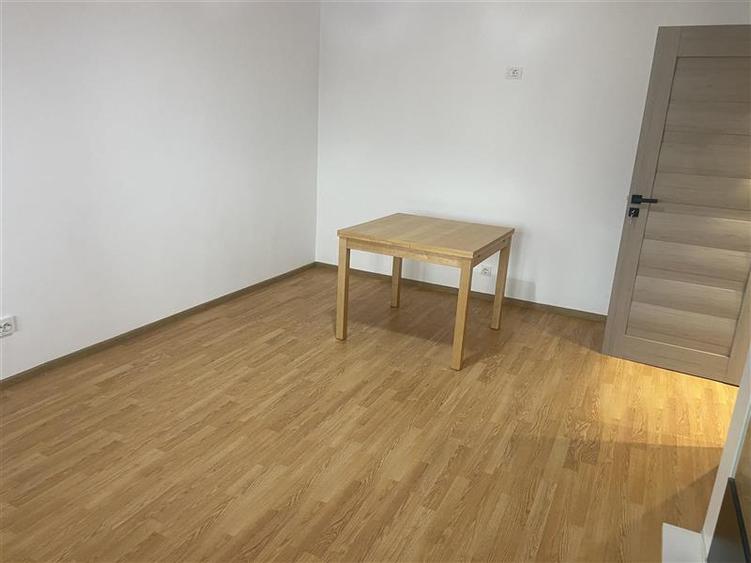 Apartament 3 camere de inchiriat , zona Scoala nr 2- Piata Moldovei decomandat , - 3