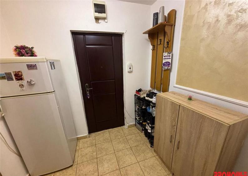 Zona Miron Costin - apartament 3 camere - etajul 2 - 3