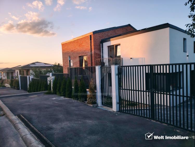 Duplex cu 5 camere cu Canalizare în Dezmir